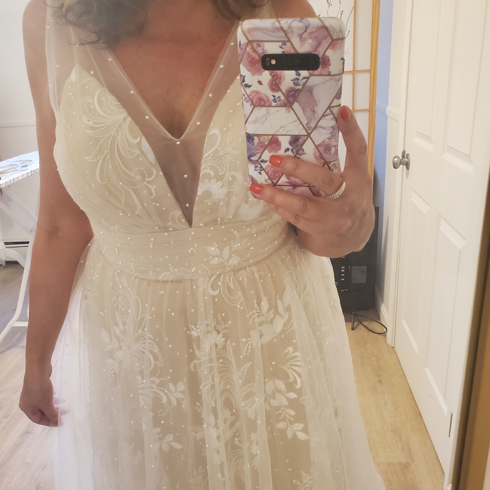 Wedding Dress & Dress Bag & Hanger - Picture 3 of 9